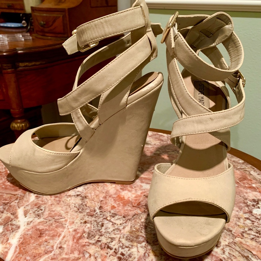 Steve Madden Nude Wedges